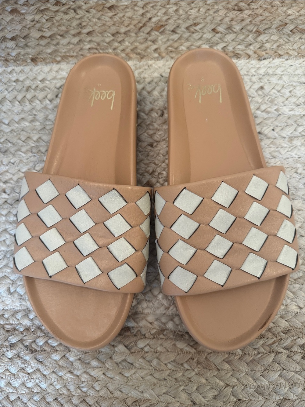 EUC: Beek Pelican Leather Slide Sandals, Woven ‘Beach & Eggshell’ colorway, sz 9